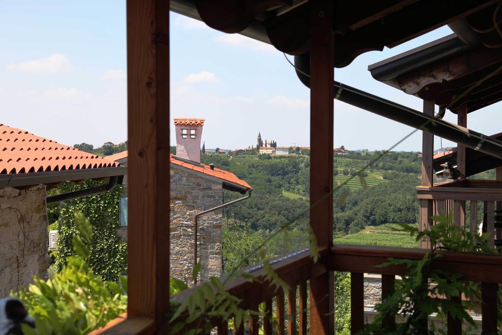 Boutique Hotel Dvor Dobrovo Rum bild