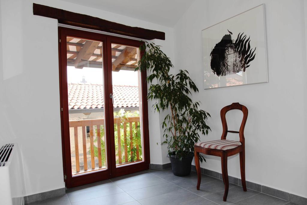 Boutique Hotel Dvor Dobrovo Rum bild