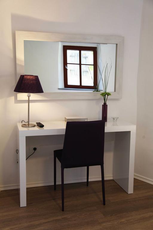 Boutique Hotel Dvor Dobrovo Rum bild