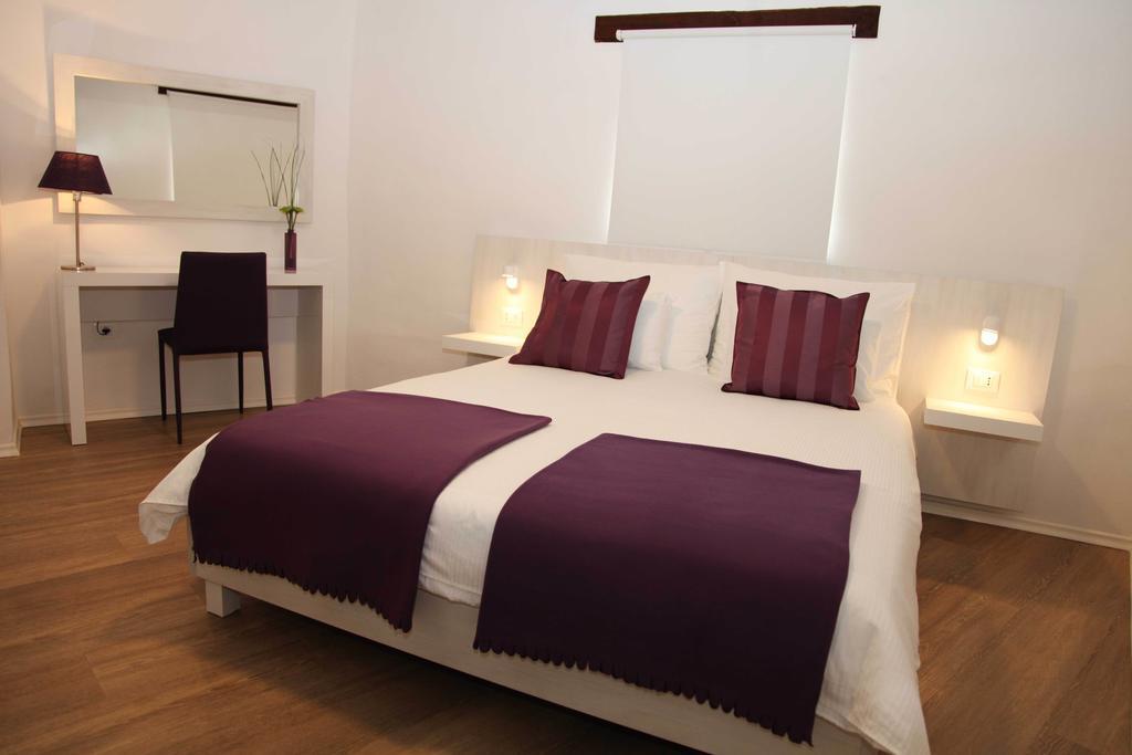 Boutique Hotel Dvor Dobrovo Rum bild