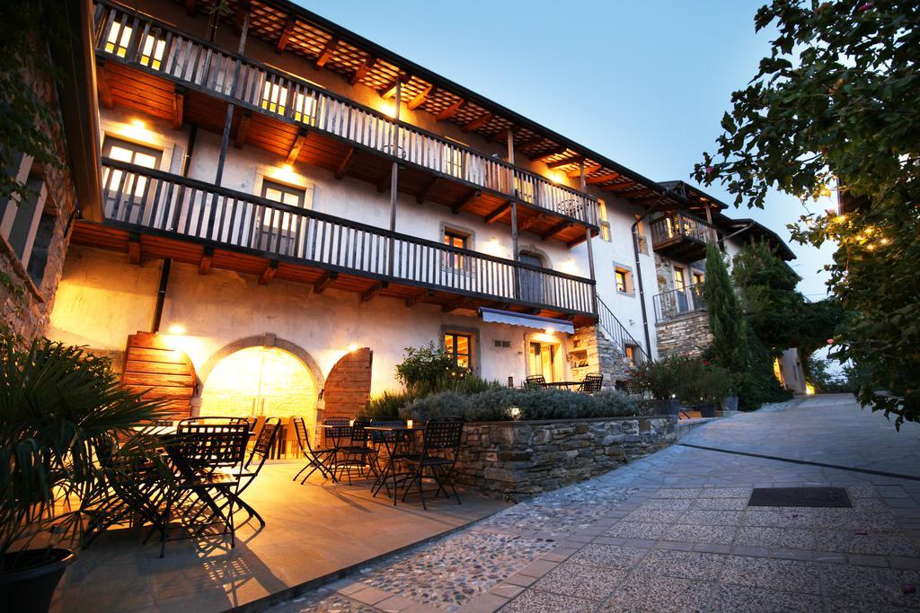 Boutique Hotel Dvor Dobrovo Exteriör bild